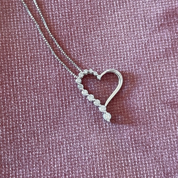 Stunning diamond heart necklace